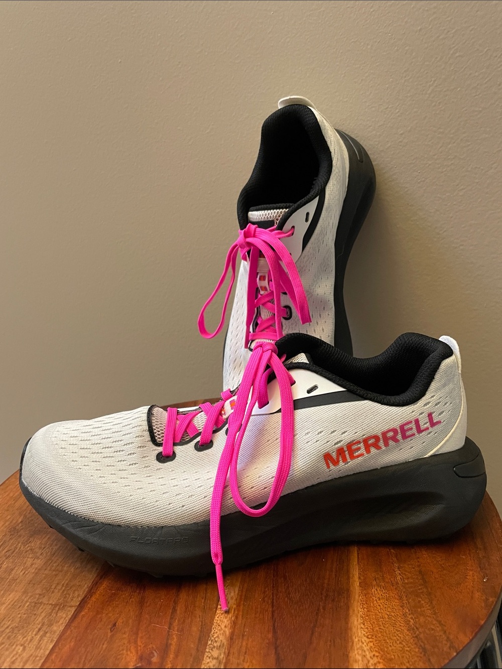 Merrell Women's Morphlite White Athletic Sneakers with Hot Pink Laces sz 7.5